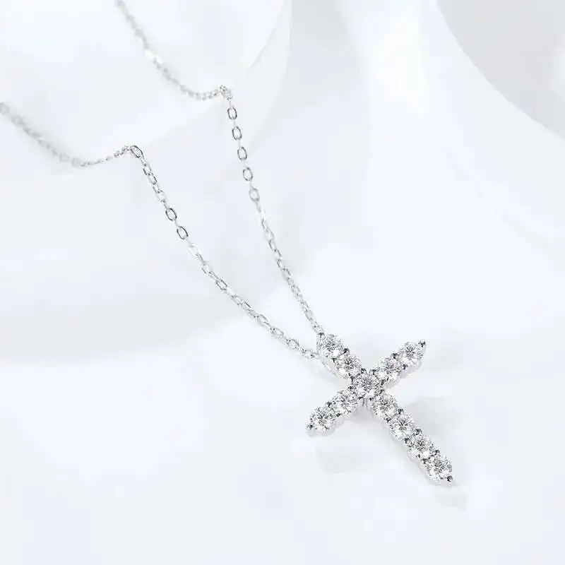 Colgante de cruz de moissanita completo, cadena Original de plata Sterg chapada en oro blanco, collar fino para joyería de mujer