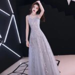 Vestido con escote en V