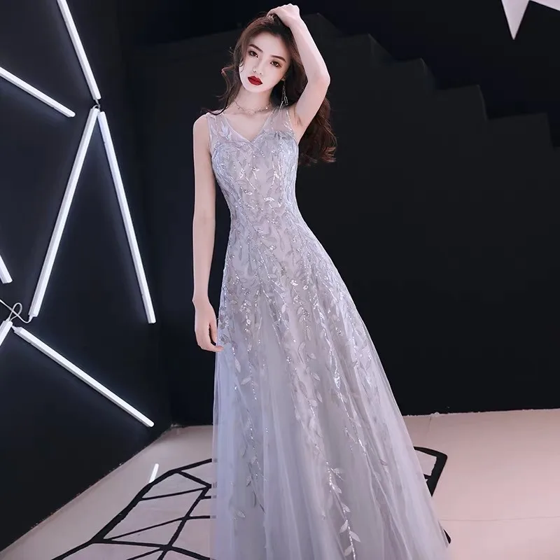 107120-yshux4.jpg Vestido con escote en V - Imagen 1