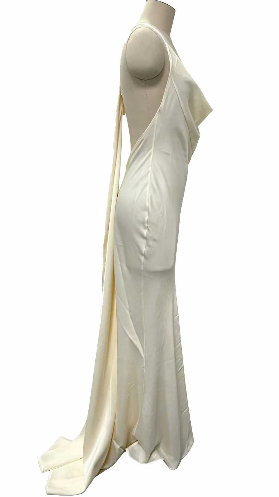 Vestido con acabado satinado y tirantes