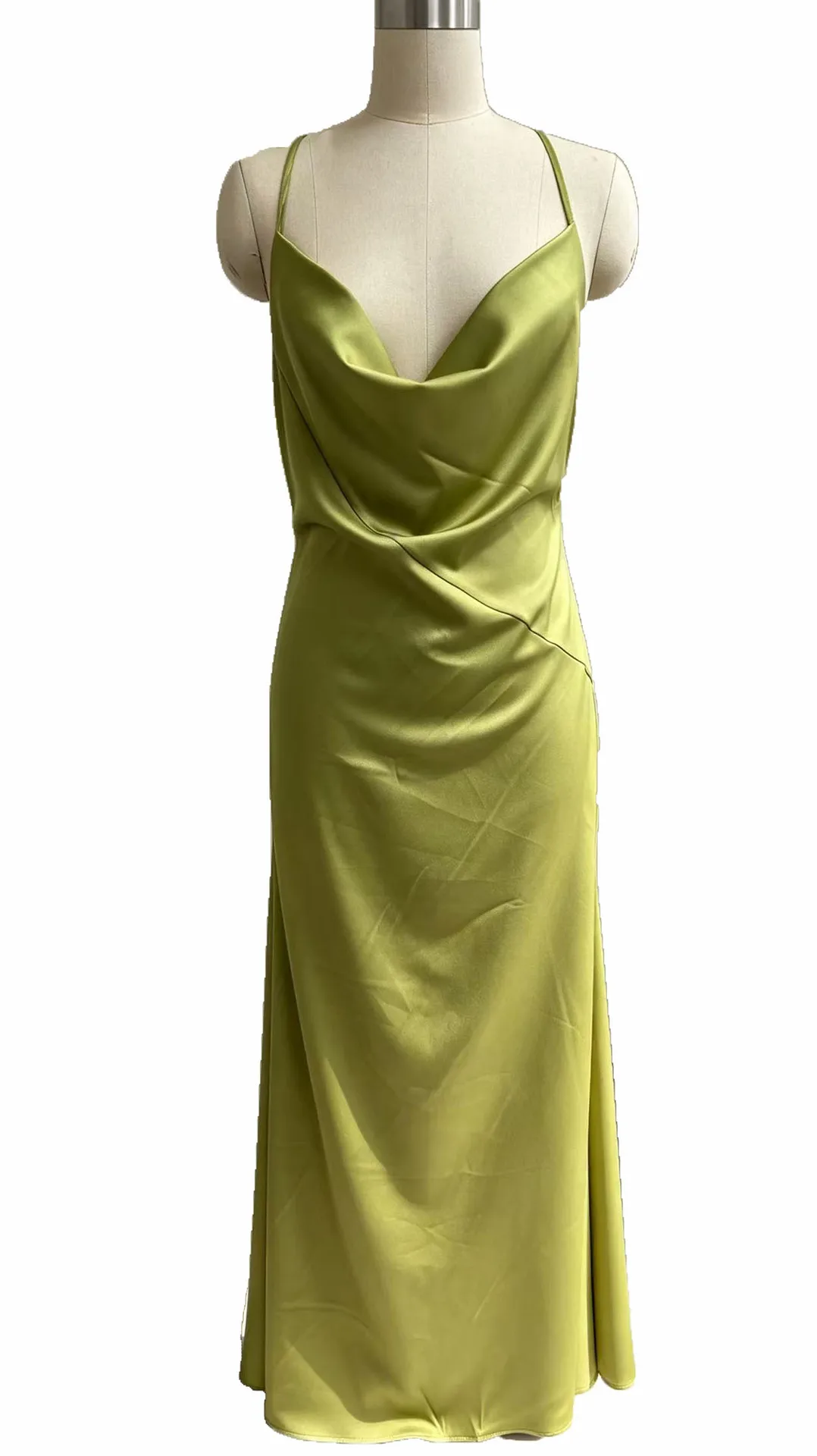 Vestido con acabado satinado y tirantes