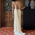 Vestido con acabado satinado y tirantes - Imagen 3