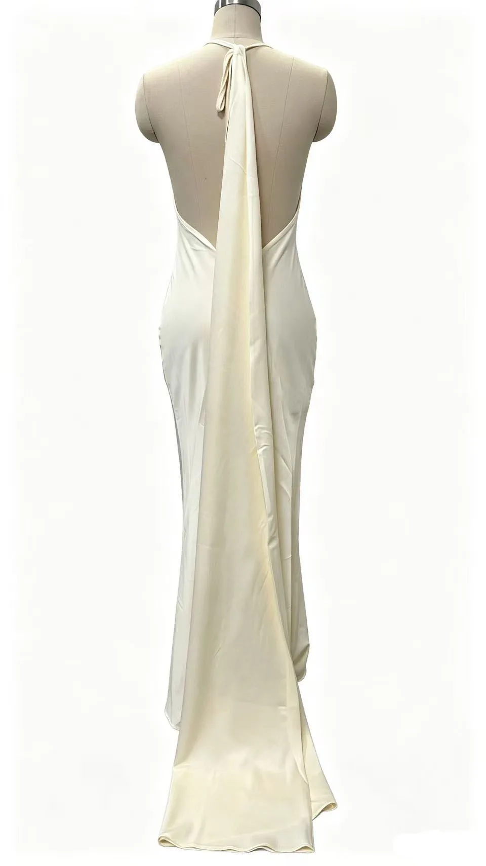 Vestido con acabado satinado y tirantes