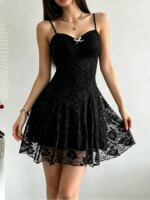 Vestido con encaje y tirantes finos - Imagen 4