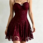 Vestido con encaje y tirantes finos