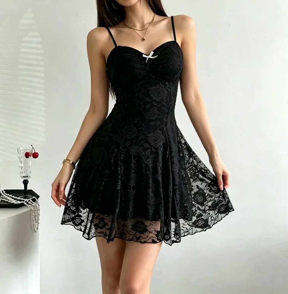 Vestido con encaje y tirantes finos