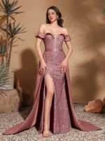 Vestido largo de satén con lentejuelas, hombros descubiertos y cuello plisado - Imagen 4