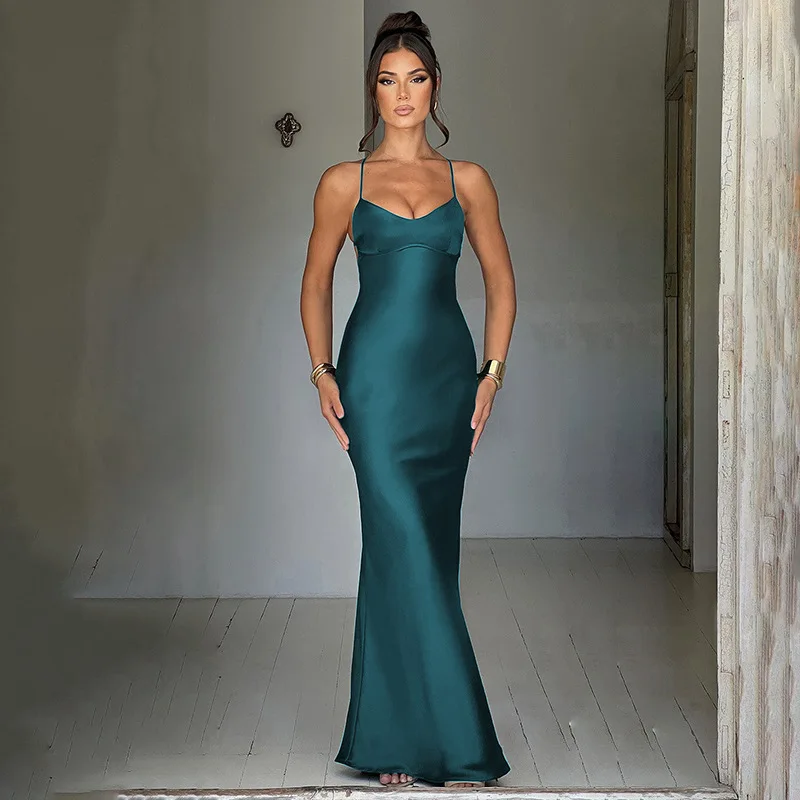 Vestido para mujer con acabado satinado y tirantes finos