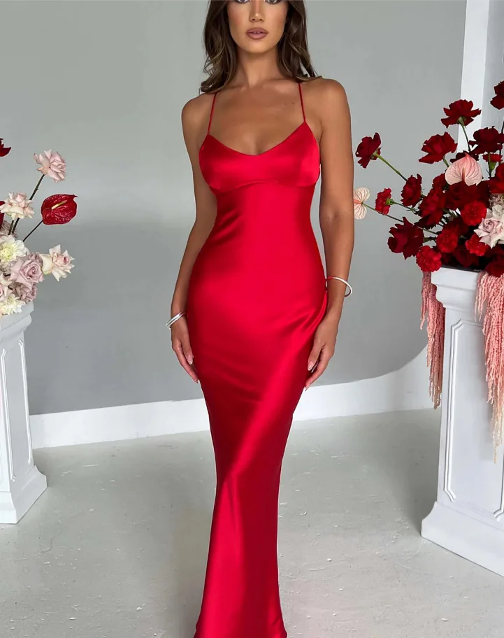 Vestido para mujer con acabado satinado y tirantes finos