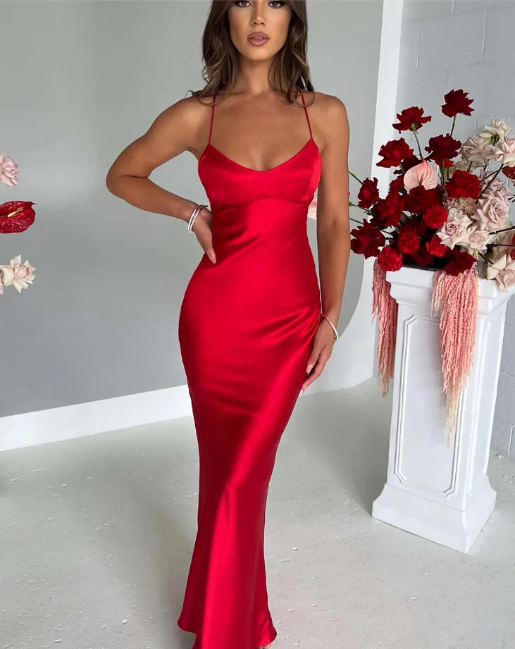 Vestido para mujer con acabado satinado y tirantes finos