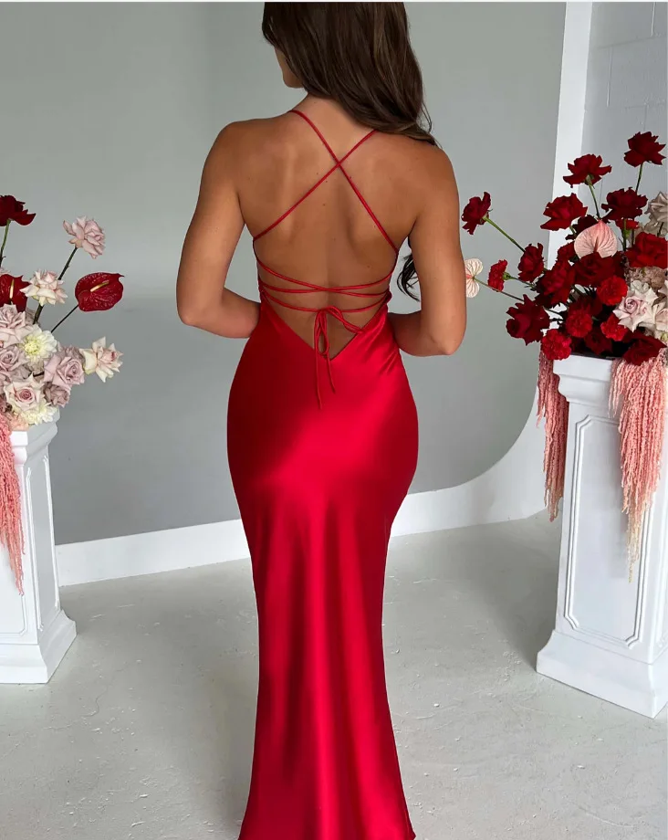 Vestido para mujer con acabado satinado y tirantes finos