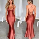 Vestido para mujer con acabado satinado y tirantes finos