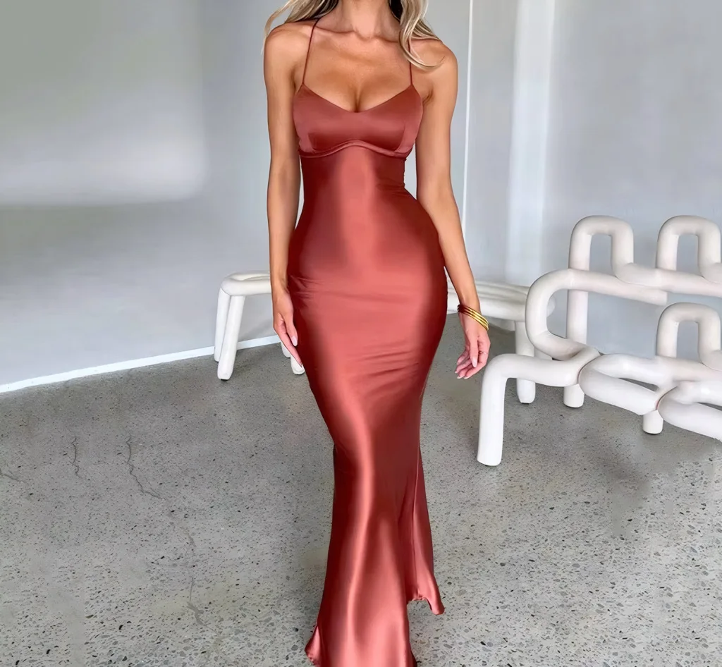 Vestido para mujer con acabado satinado y tirantes finos