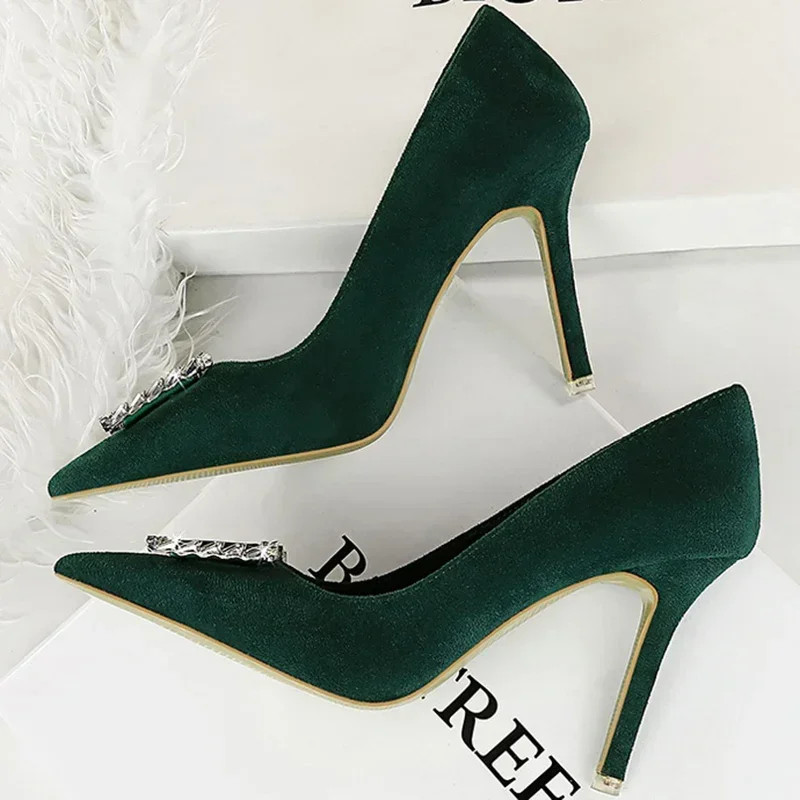 BIGTREE-zapatos de tacón alto y fino para mujer, calzado aterciopelado con punta estrecha y hebilla de cristal de Metal, 9cm, para primavera y otoño