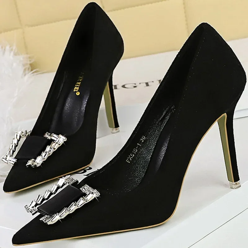 BIGTREE-zapatos de tacón alto y fino para mujer, calzado aterciopelado con punta estrecha y hebilla de cristal de Metal, 9cm, para primavera y otoño