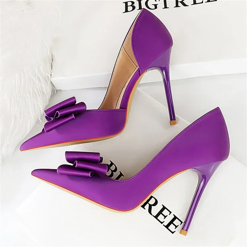 Zapatos de tacón alto de 2024 cm para mujer, calzado de satén de seda con agujeros laterales, color morado y verde, estilo Kawaii, para fiesta de graduación, 10,5