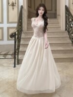 Vestido con encaje y tirantes - Imagen 4