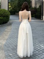 Vestido con encaje y tirantes - Imagen 5