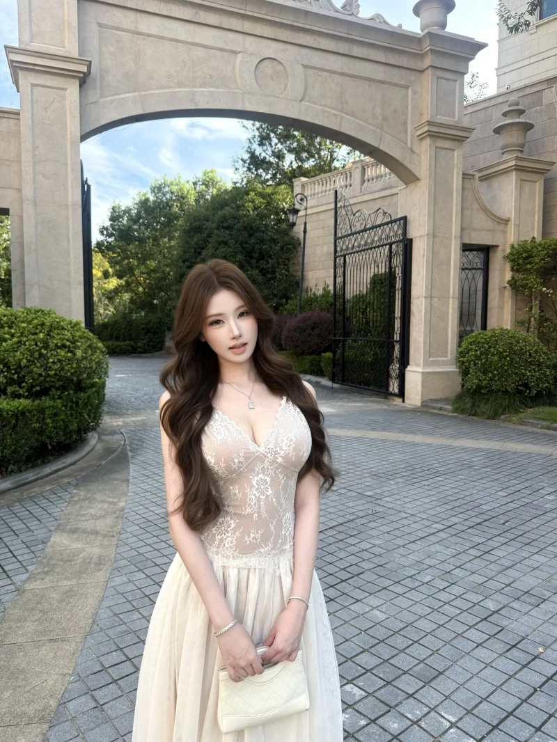 Vestido con encaje y tirantes Vestido con encaje y tirantes