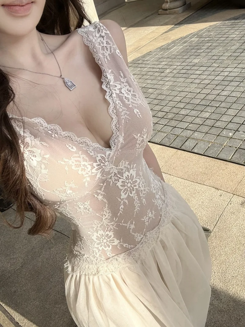Vestido con encaje y tirantes Vestido con encaje y tirantes