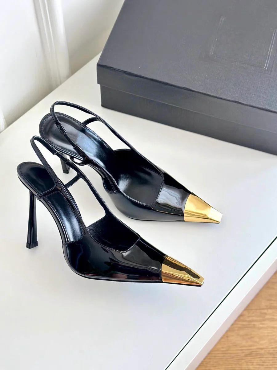 Nuevas Sandalias de tacón alto de verano para mujer, zapatos de charol con cabeza de hierro dorado, cabeza cuadrada de aguja negra, punta cerrada, zapatos con tirantes en la espalda