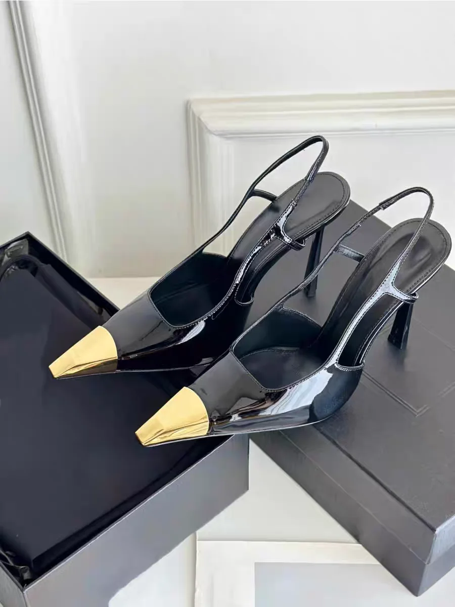Nuevas Sandalias de tacón alto de verano para mujer, zapatos de charol con cabeza de hierro dorado, cabeza cuadrada de aguja negra, punta cerrada, zapatos con tirantes en la espalda