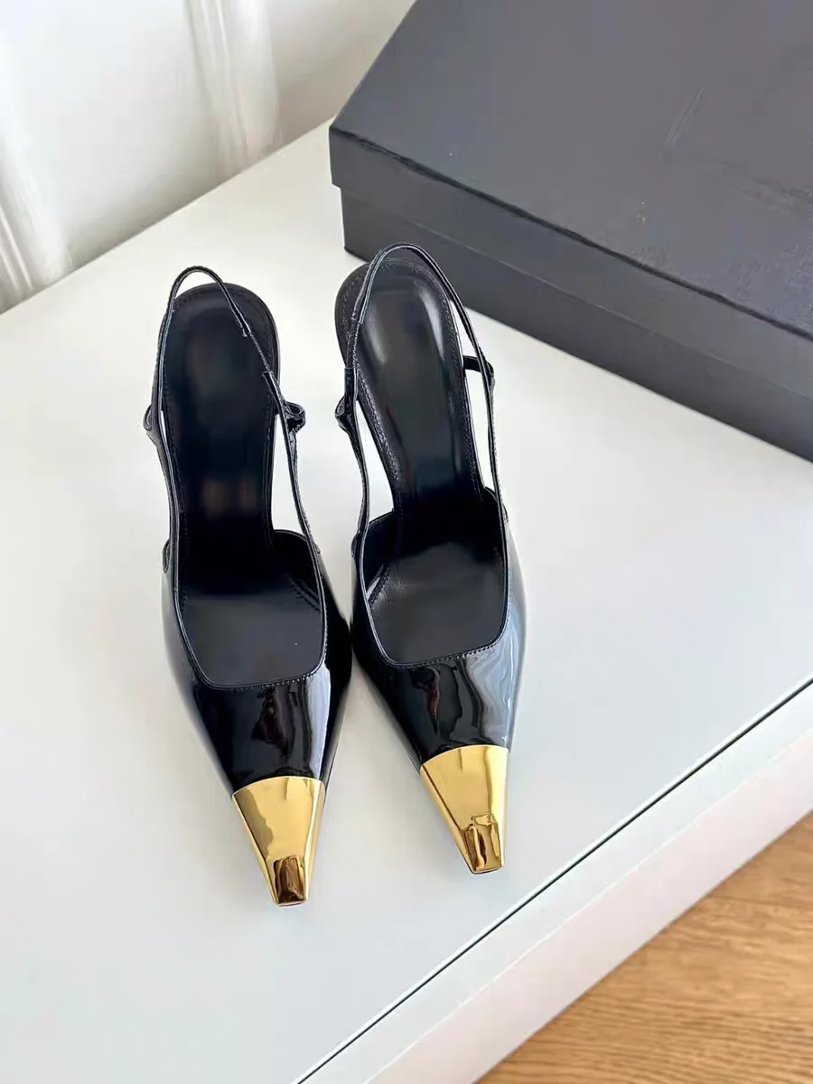 Nuevas Sandalias de tacón alto de verano para mujer, zapatos de charol con cabeza de hierro dorado, cabeza cuadrada de aguja negra, punta cerrada, zapatos con tirantes en la espalda
