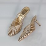 Nuevos tacones de tira fina huecos dorados para mujer, zapatos de tacón con punta estrecha de lujo, zapatos de tacón de aguja para oficina para mujer, sandalias de verano 2025 - Imagen 2