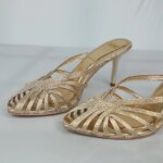 Nuevos tacones de tira fina huecos dorados para mujer, zapatos de tacón con punta estrecha de lujo, zapatos de tacón de aguja para oficina para mujer, sandalias de verano 2025 - Imagen 5