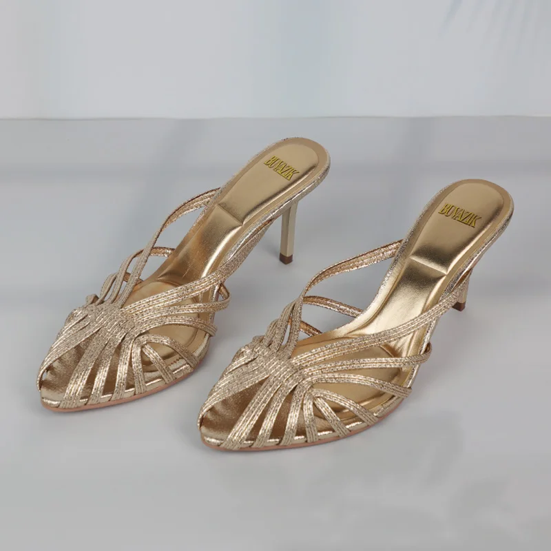 Nuevos tacones de tira fina huecos dorados para mujer, zapatos de tacón con punta estrecha de lujo, zapatos de tacón de aguja para oficina para mujer, sandalias de verano 2025