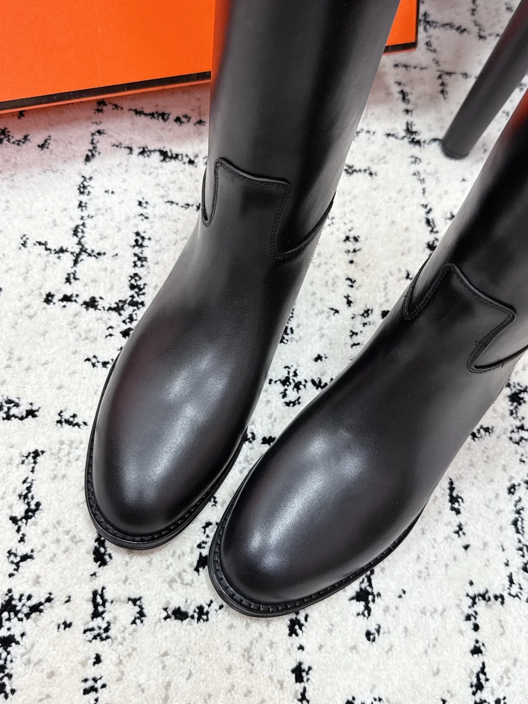 Botas altas de marca para mujer, de lujo, para otoño e invierno, con suela gruesa plisada, tacón, entresuela de cuero, botas de caballero.