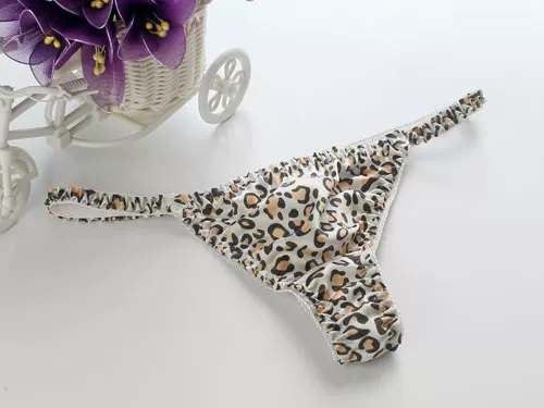 Tanga de satén Sexy para mujer, ropa interior de talla grande, bragas de tiro bajo, Tanga corto sin costuras de secado fácil y transpirable, nuevo