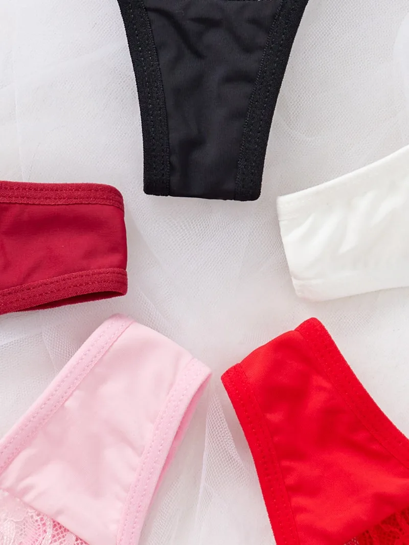 Nuevas bragas tipo Tanga con encaje para mujer, Panel de cinta plateada, Tanga Sexy de tiro bajo, ropa interior íntima elástica transpirable amigable con la piel