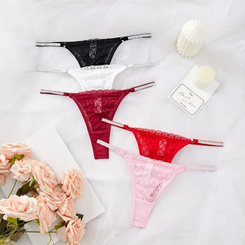 Nuevas bragas tipo Tanga con encaje para mujer, Panel de cinta plateada, Tanga Sexy de tiro bajo, ropa interior íntima elástica transpirable amigable con la piel