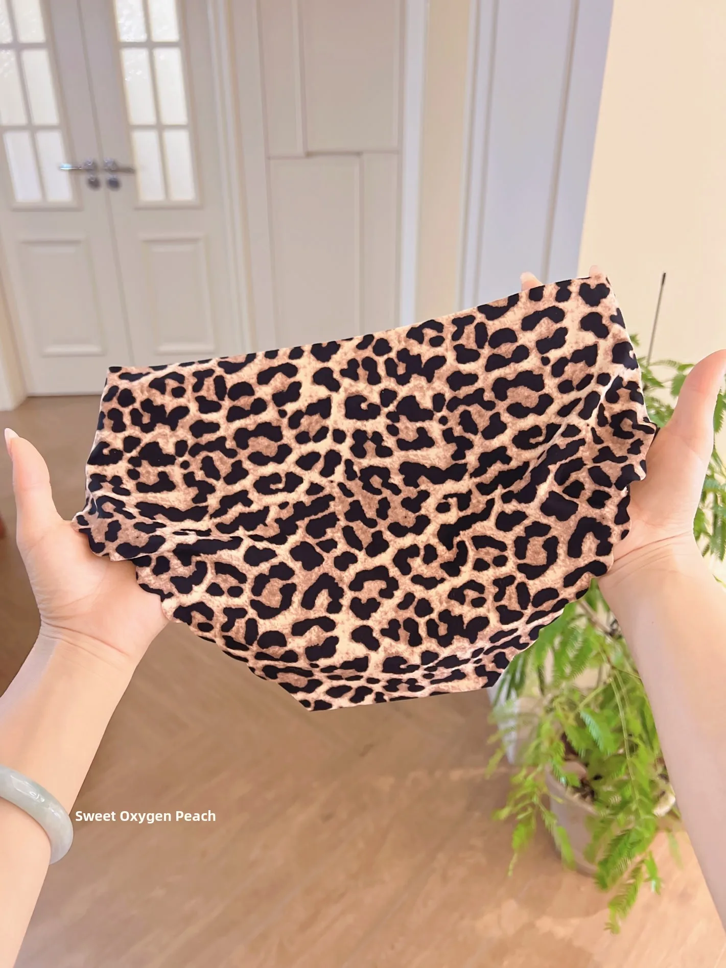 Braguitas de una pieza de seda fría con estampado de leopardo, de cintura media, sin costuras, con lazo de mariposa y anillo ...