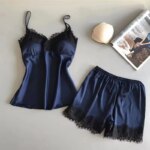 Conjunto de ropa de dormir para mujer con encaje y acabado satinado - Imagen 2