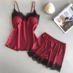Conjunto de ropa de dormir para mujer con encaje y acabado satinado