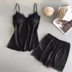 Conjunto de ropa de dormir para mujer con encaje y acabado satinado - Imagen 3
