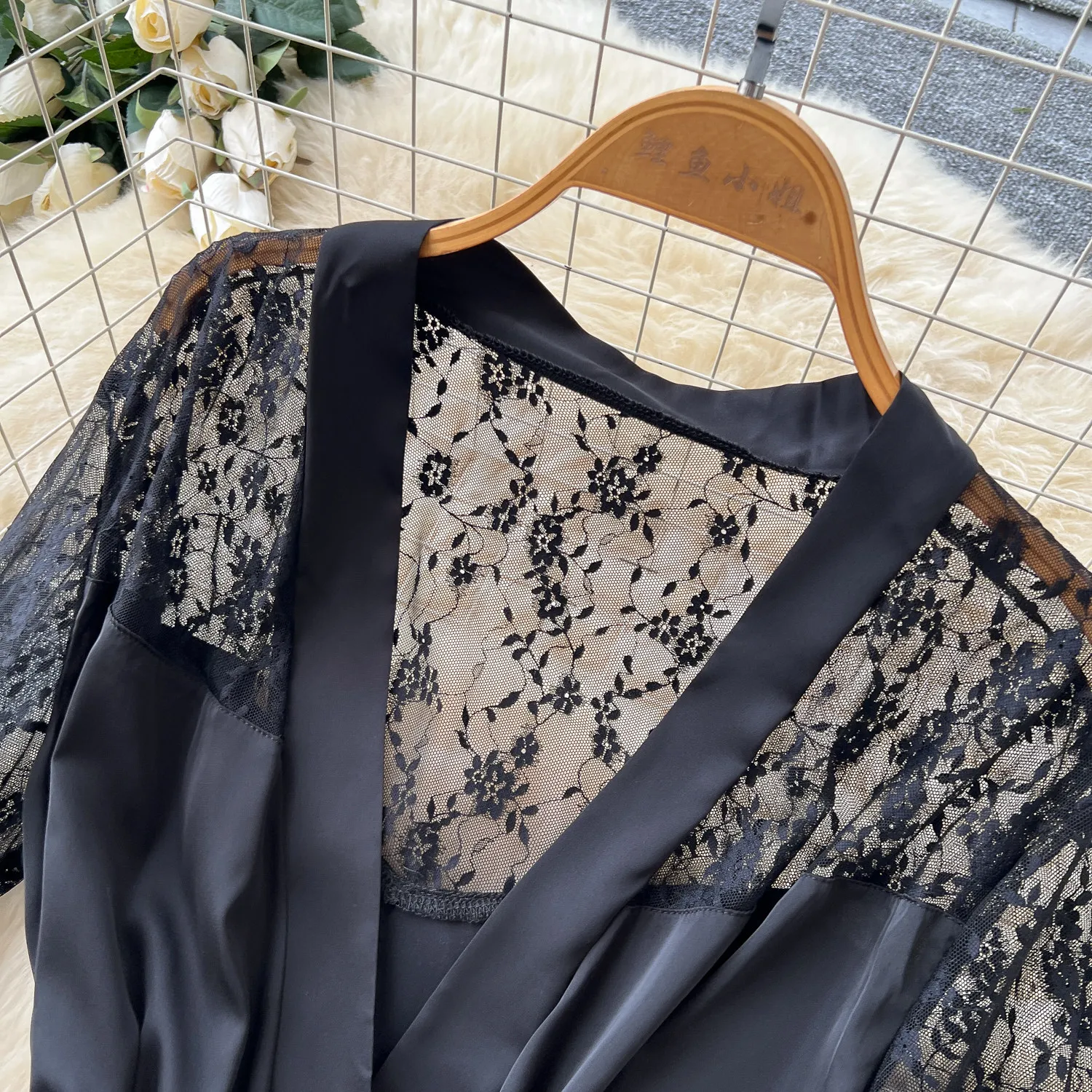 Camisón para mujer con encaje y acabado satinado