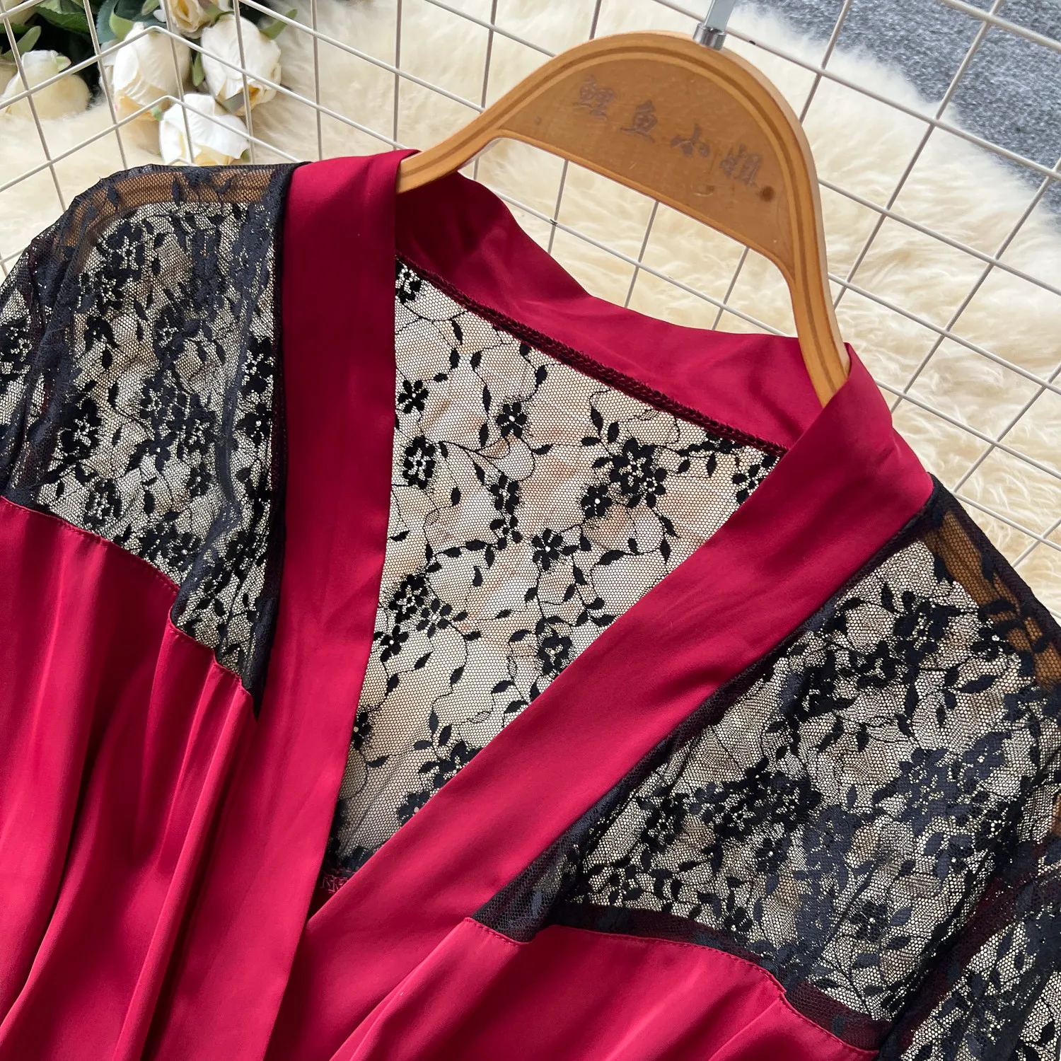 Camisón para mujer con encaje y acabado satinado