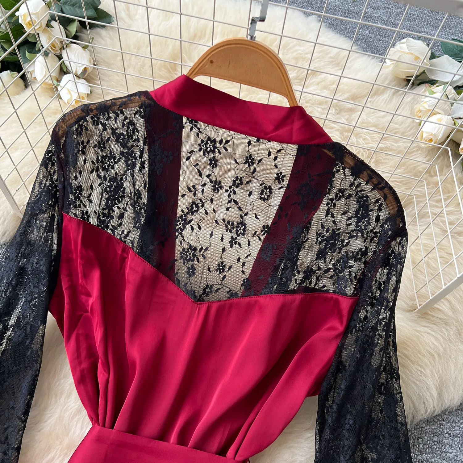 Camisón para mujer con encaje y acabado satinado