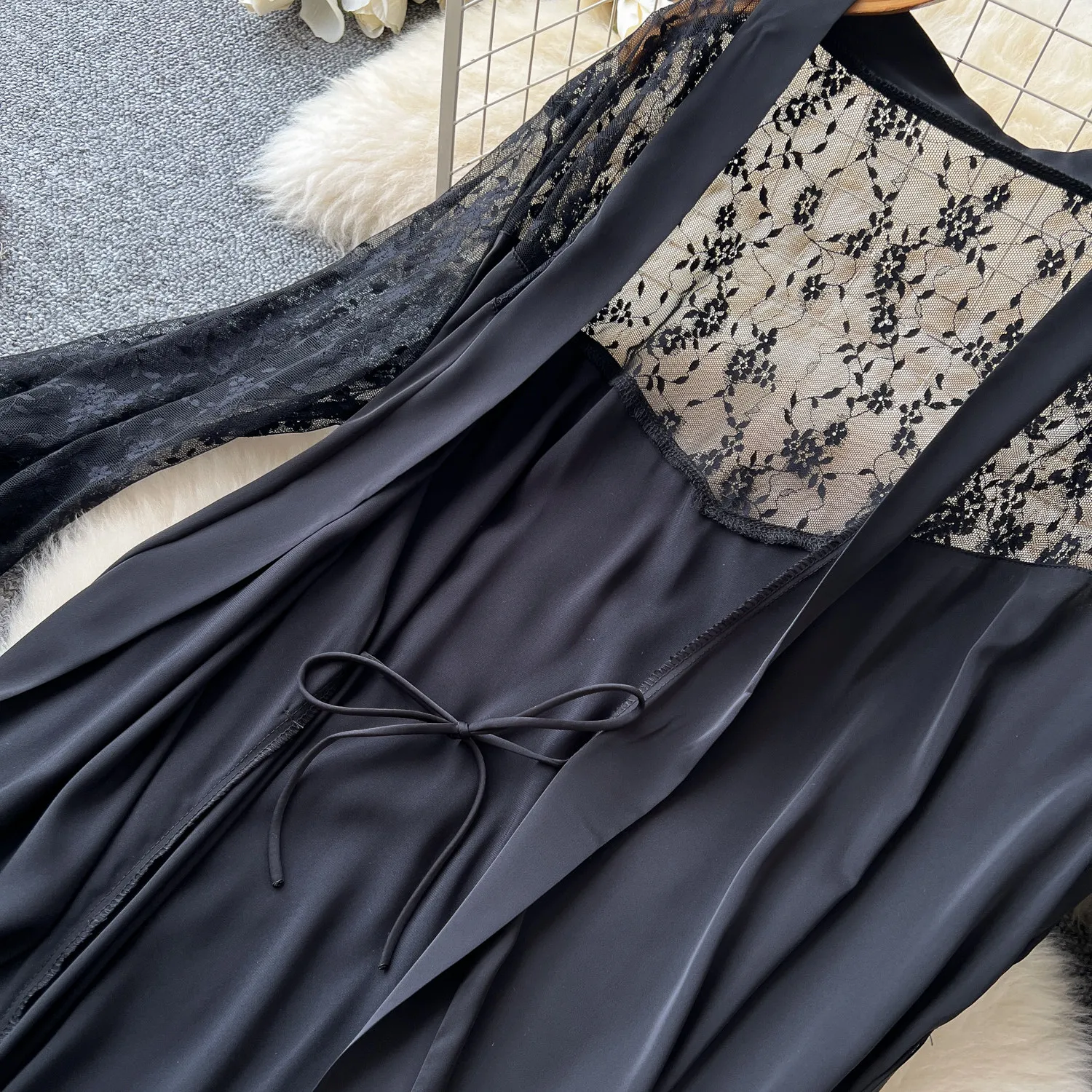 Camisón para mujer con encaje y acabado satinado