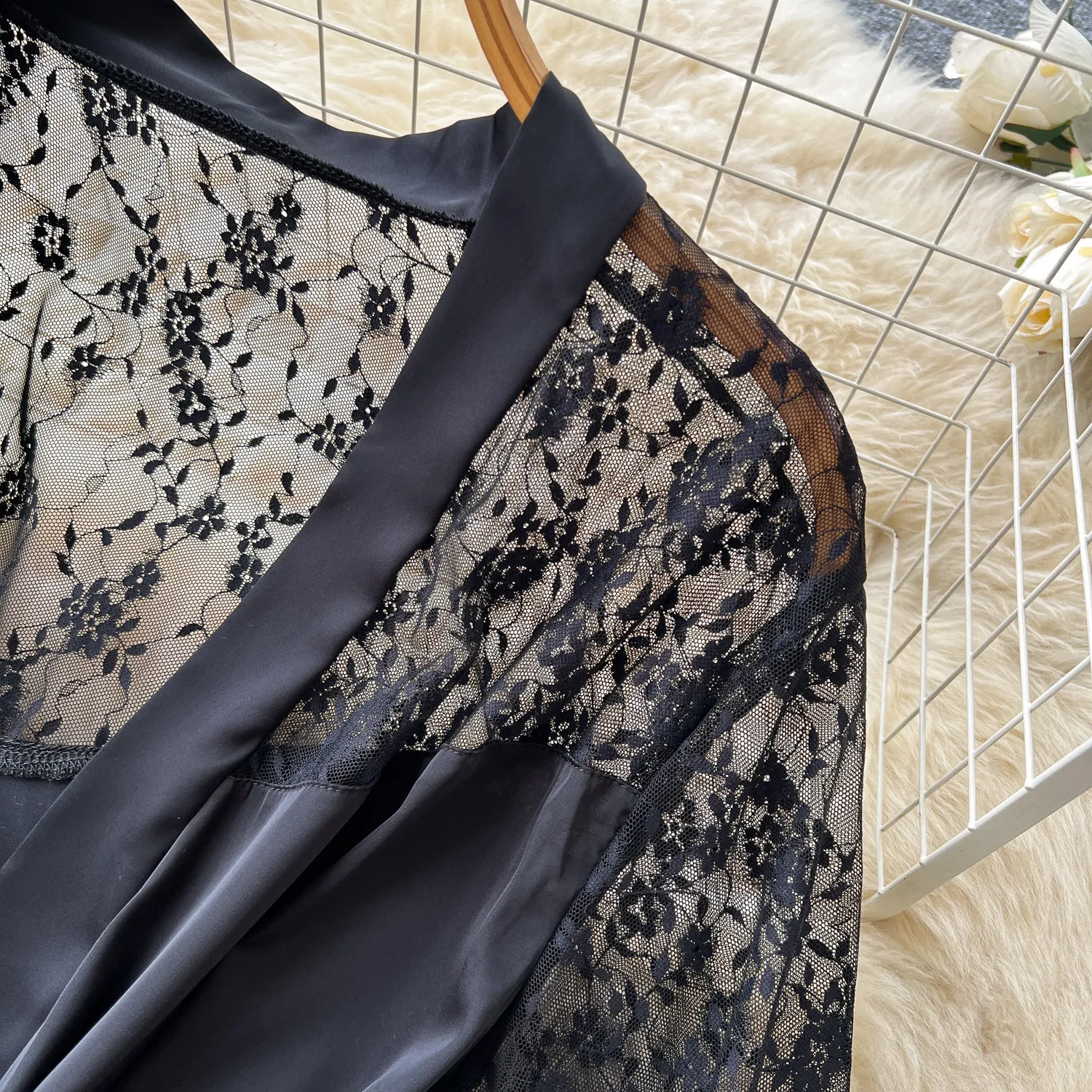 Camisón para mujer con encaje y acabado satinado