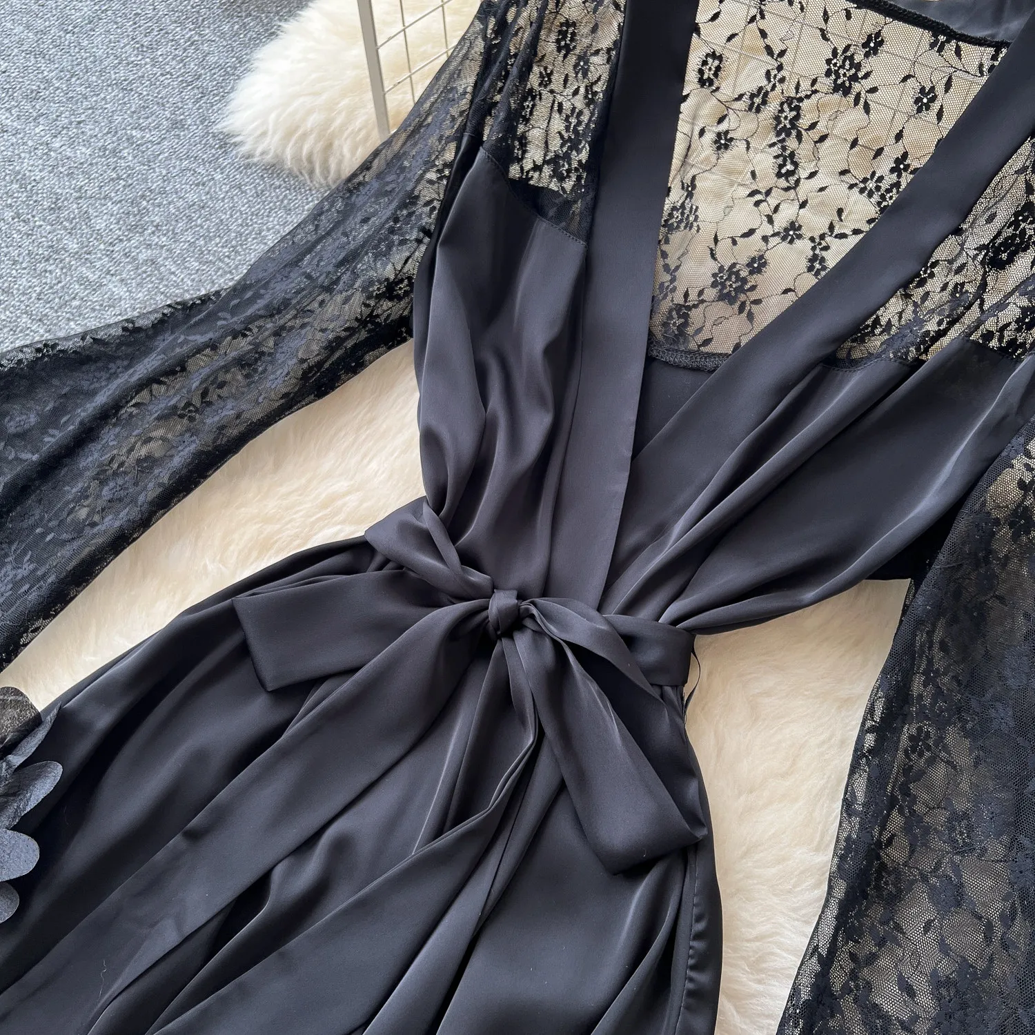 Camisón para mujer con encaje y acabado satinado