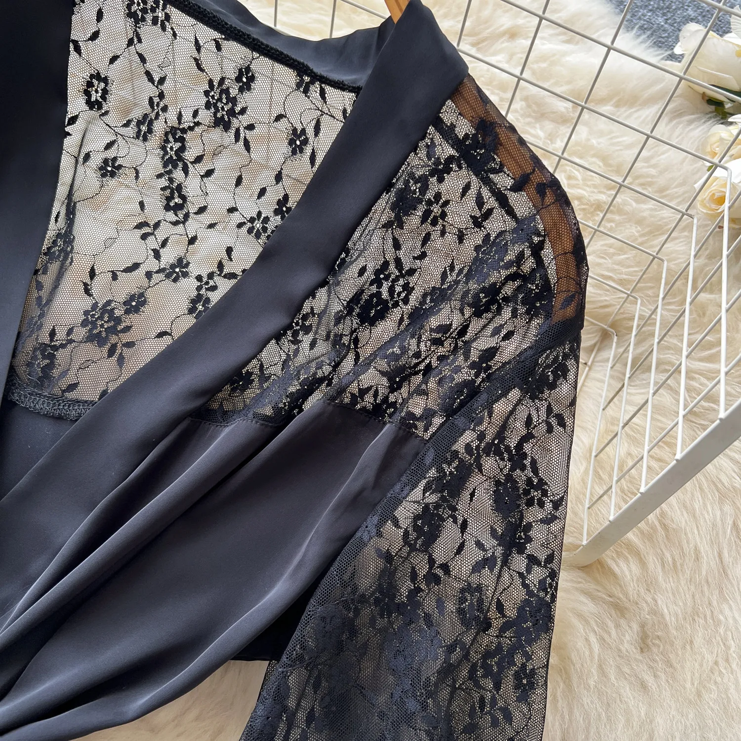 Camisón para mujer con encaje y acabado satinado