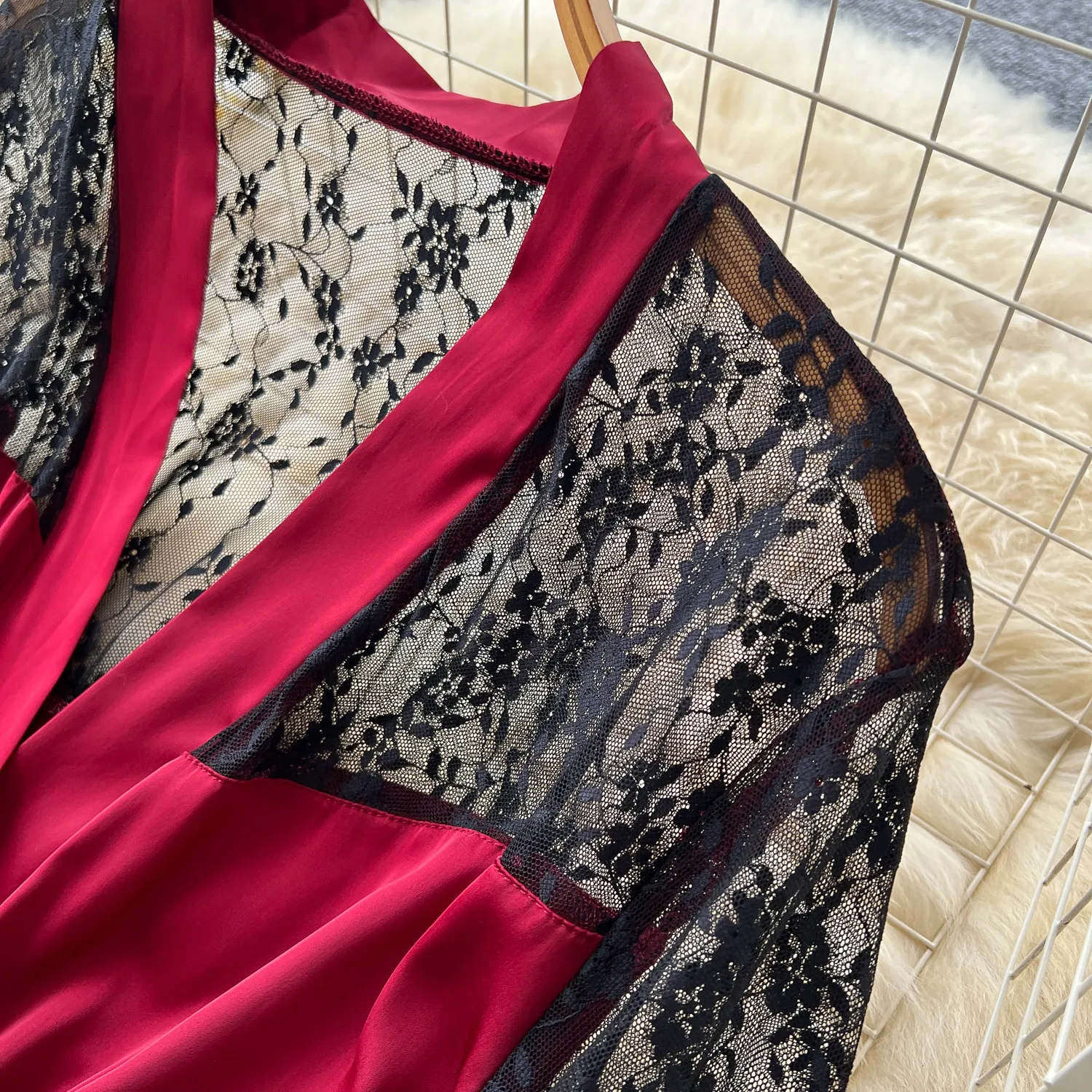 Camisón para mujer con encaje y acabado satinado