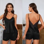 Conjunto de ropa de dormir para mujer con acabado satinado y escote en V - Imagen 3