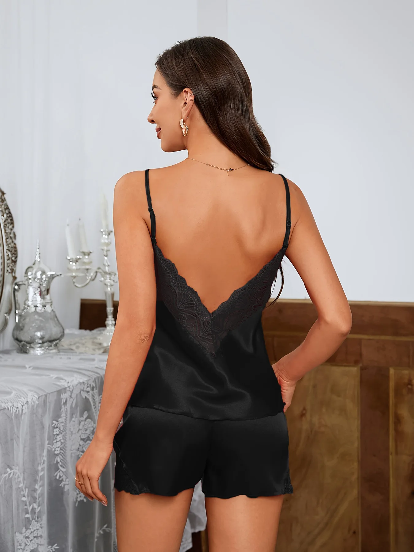 Conjunto de ropa de dormir para mujer con acabado satinado y escote en V