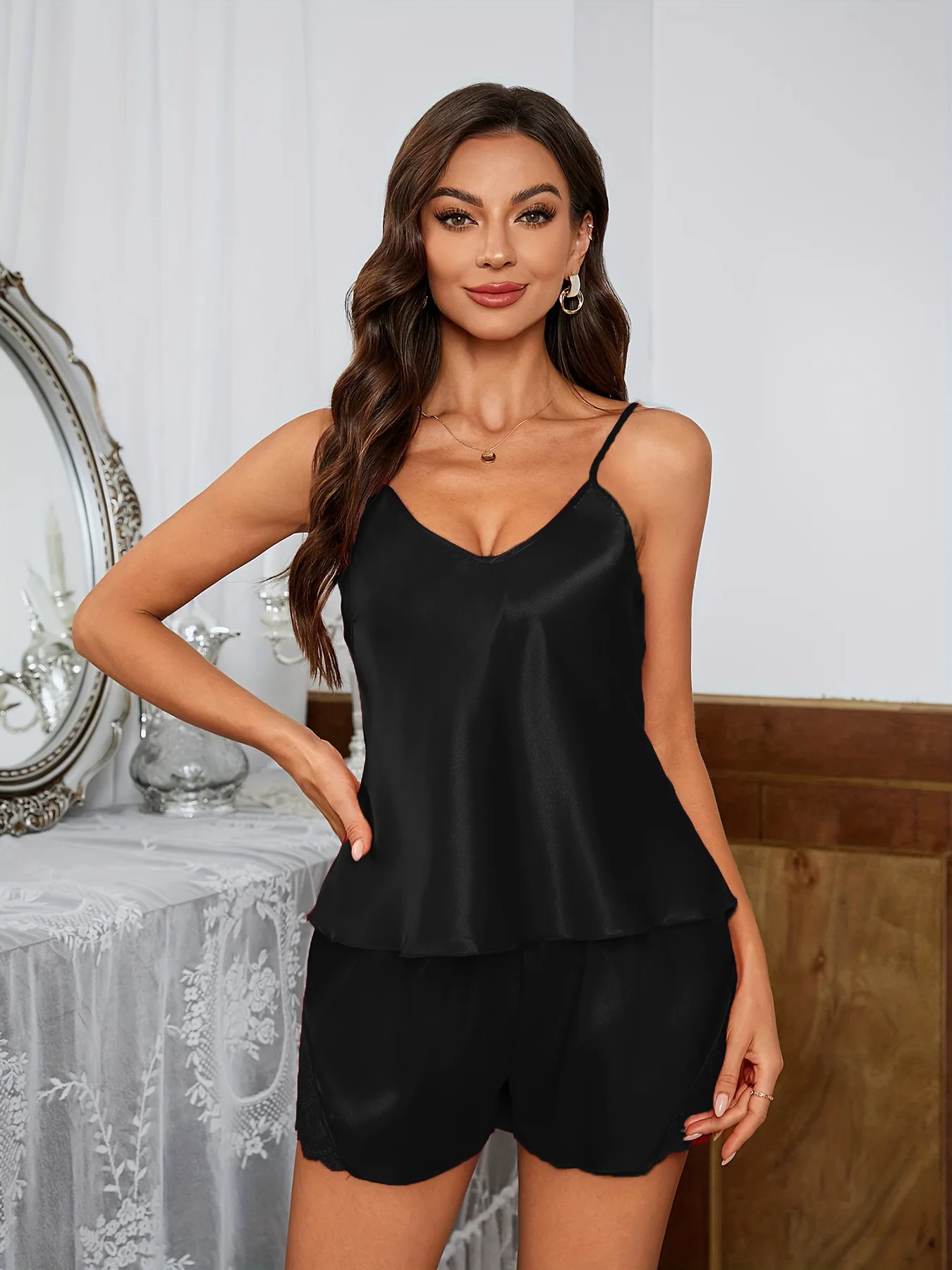 Conjunto de ropa de dormir para mujer con acabado satinado y escote en V