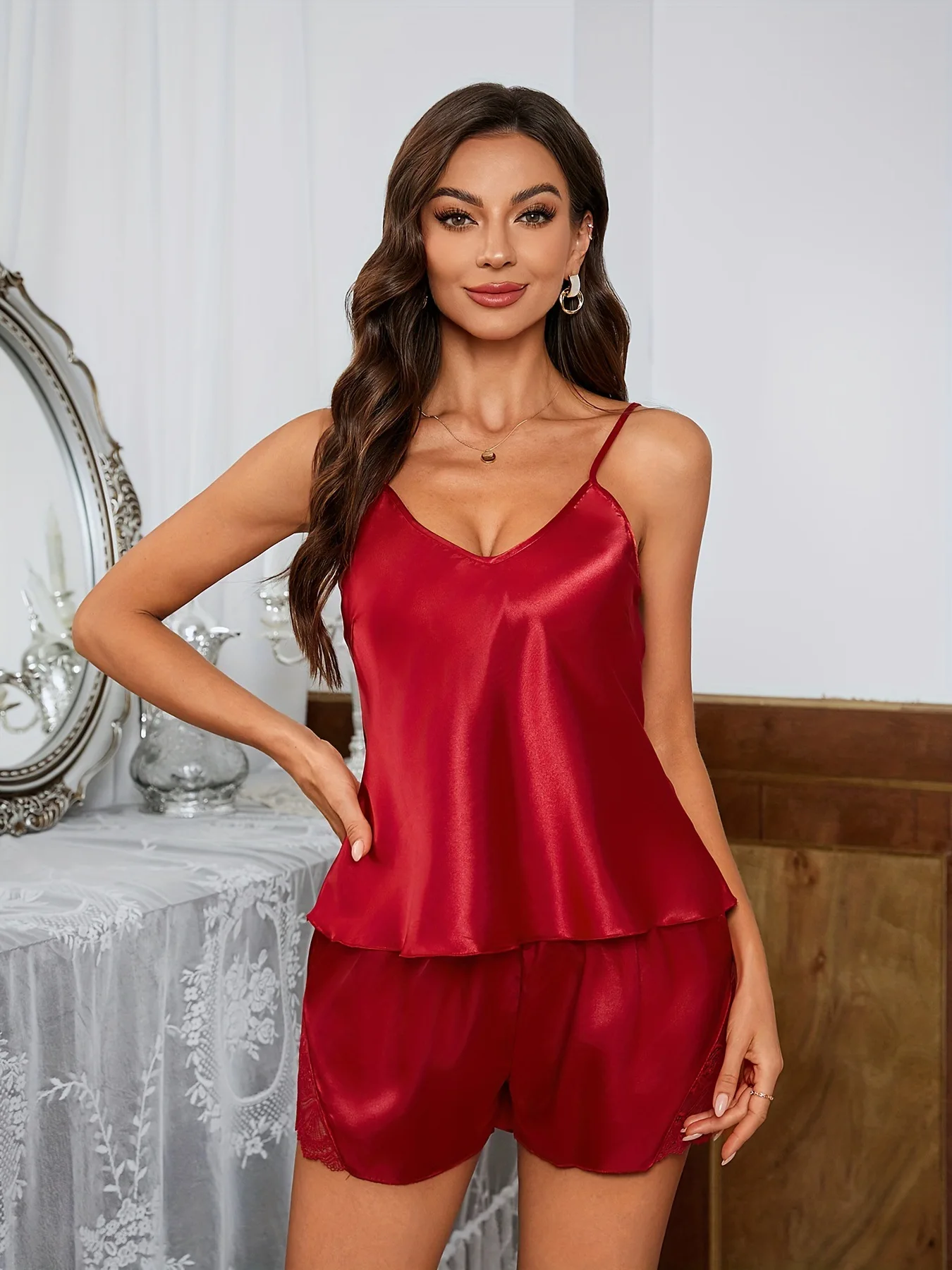 Conjunto de ropa de dormir para mujer con acabado satinado y escote en V